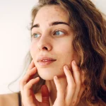 Akne und ihre Ursachen. Die besten Inhaltsstoffe und Kosmetika für zu Akne neigende Haut