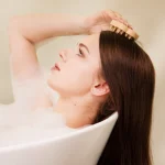 Kopfhaut-Massagebürste – was ist das und wie wirkt sie auf die Haare?